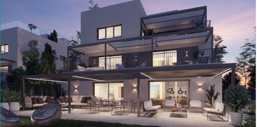 Duplex Madrid, Spain 4 bedrooms, 349.14 sq.m. No. 106988