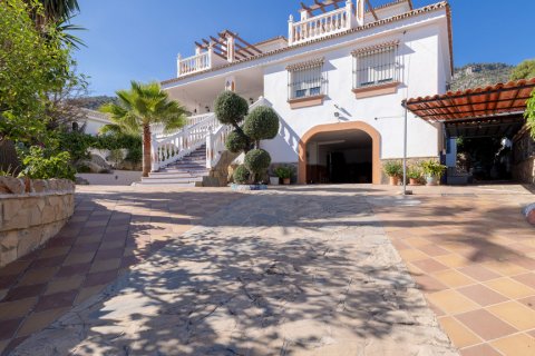 Villa for sale Alhaurin de la Torre, Malaga, Spain 6 bedrooms, 561 sq.m. No. 106989 - photo 2
