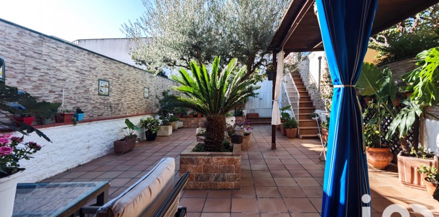 Radhus i Sant Llorenc D'hortons, Barcelona, Spanien 4 sovrum, 241 kvm. Nr. 152978