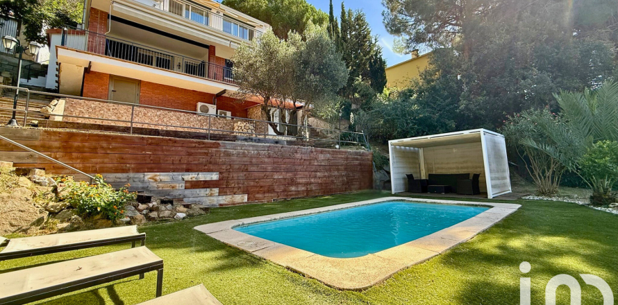 Lägenhet i Arenys de Munt, Barcelona, Spanien 4 sovrum, 228 kvm. Nr. 152976