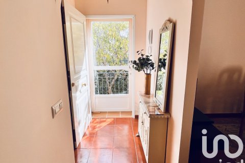 Townhouse for sale in Avila, Spain 3 bedrooms, 205.14 sq.m. No. 152980 - photo 3