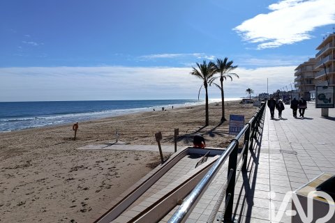 Lokal usługowy w Guardamar del Segura, Alicante, Hiszpania 3 sypialnie, 225 mkw. nr 173238 – zdjęcie 9