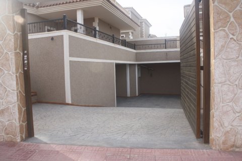 Villa for sale in Los Altos, Alicante, Spain 3 bedrooms, 335 sq.m. No. 144730 - photo 9