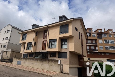 Duplex in Villaquilambre, Leon, Spain 3 bedrooms, 110 sq.m. No. 184788