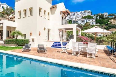 Villa en venta en Benahavís, Málaga, España 4 dormitorios, 995 m2 No. 157474 - foto 1