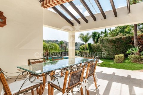 Villa en venta en Benahavís, Málaga, España 4 dormitorios, 995 m2 No. 157474 - foto 2