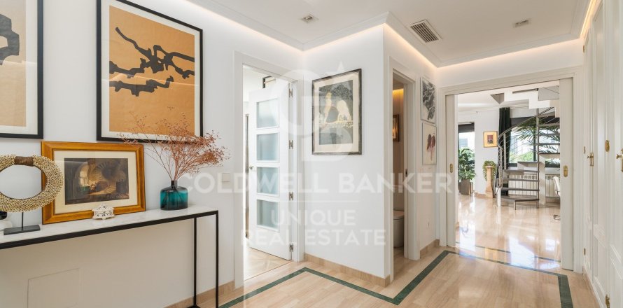 Paritalo Madrid, Espanja 4 makuuhuonetta, 260 m2 No. 157471