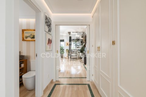 Продажа дуплекса в Мадрид, Испания 4 спальни, 260м2 №157471 - фото 3