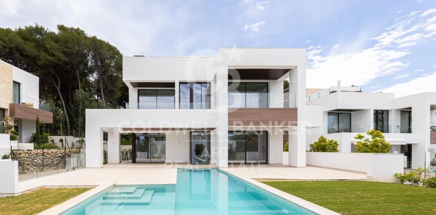 Villa a Marbella, Malaga, Spagna 4 camere da letto, 730 mq. N° 157473