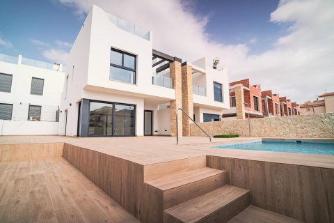 Villa for sale Punta Prima, Alicante, Spain 4 bedrooms, 121 sq.m. No. 136954 - photo 1