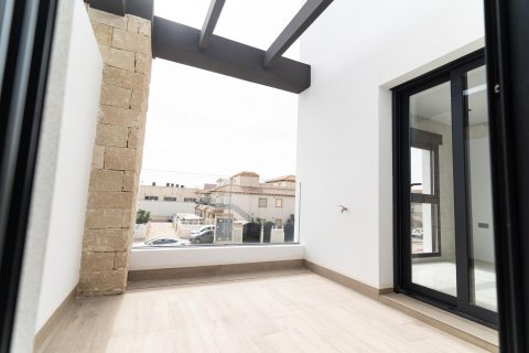 Villa for sale Punta Prima, Alicante, Spain 4 bedrooms, 121 sq.m. No. 136954 - photo 28