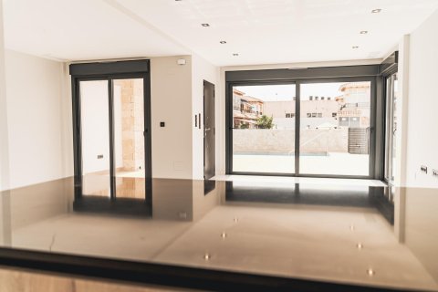 Villa for sale Punta Prima, Alicante, Spain 4 bedrooms, 121 sq.m. No. 136954 - photo 9