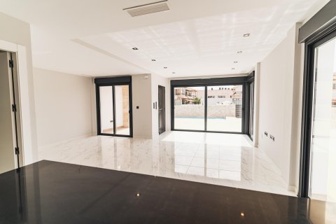 Villa for sale Punta Prima, Alicante, Spain 4 bedrooms, 121 sq.m. No. 136954 - photo 10