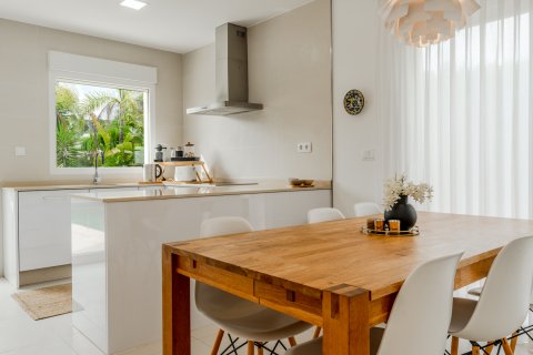Продажа виллы в Ла-Манга-дель-Мар-Менор, Мурсия, Испания 5 спален, 210м2 №119931 - фото 10