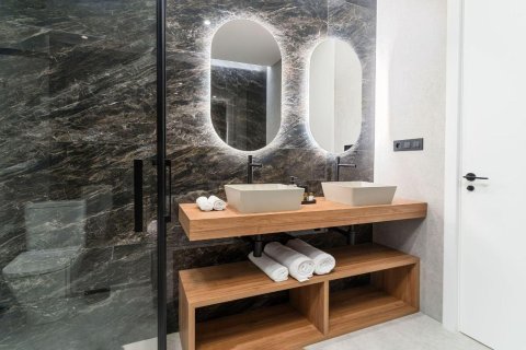 Apartment for sale in Madrid, Spain 3 bedrooms, 139 sq.m. No. 165349 - photo 9