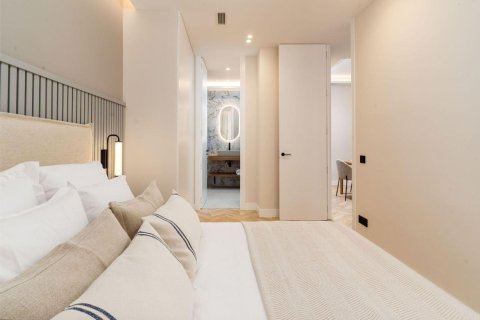 Apartment for sale in Madrid, Spain 3 bedrooms, 139 sq.m. No. 165349 - photo 8
