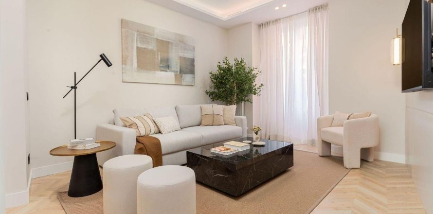 Apartment in Madrid, Spain 3 bedrooms, 139 sq.m. No. 165349