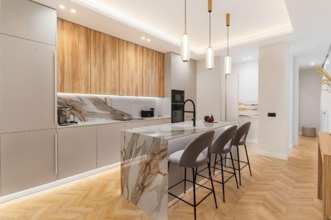 Apartment for sale in Madrid, Spain 3 bedrooms, 139 sq.m. No. 165349 - photo 4