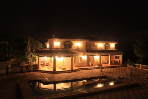 Villa pārdošanā L'Alfàs del Pi, Alicante, Spānijā 5 istabas, 1000 m2 Nr. 165261 - attēls 2