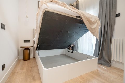 Apartment for sale in Madrid, Spain 3 bedrooms, 112 sq.m. No. 165350 - photo 13