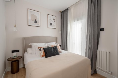 Apartment for sale in Madrid, Spain 3 bedrooms, 112 sq.m. No. 165350 - photo 12