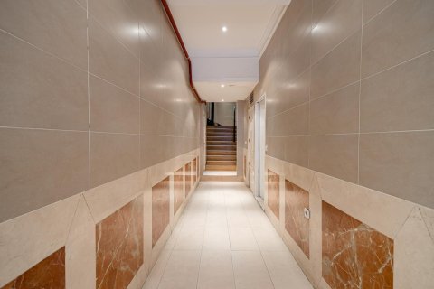 Apartment for sale in Madrid, Spain 3 bedrooms, 112 sq.m. No. 165350 - photo 16