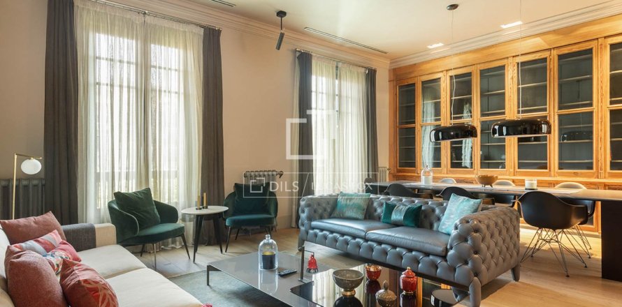 Квартира в Барселона, Испания 4 спальни, 210м2 №150869