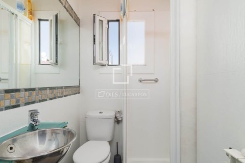 Villa for sale in El Masnou, Barcelona, Spain 6 bedrooms, 289 sq.m. No. 150871 - photo 17