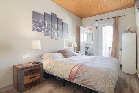 Villa for sale in El Masnou, Barcelona, Spain 6 bedrooms, 289 sq.m. No. 150871 - photo 15