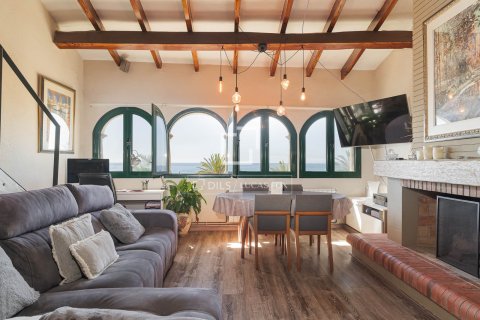 Villa for sale in El Masnou, Barcelona, Spain 6 bedrooms, 289 sq.m. No. 150871 - photo 7