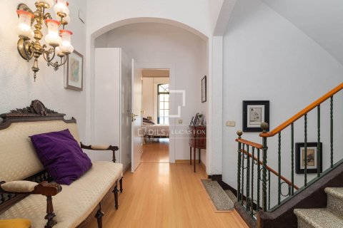 Villa for sale in El Masnou, Barcelona, Spain 6 bedrooms, 289 sq.m. No. 150871 - photo 20