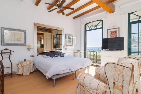 Villa for sale in El Masnou, Barcelona, Spain 6 bedrooms, 289 sq.m. No. 150871 - photo 28