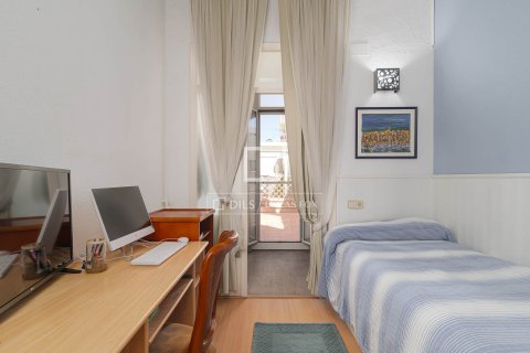 Villa for sale in El Masnou, Barcelona, Spain 6 bedrooms, 289 sq.m. No. 150871 - photo 22