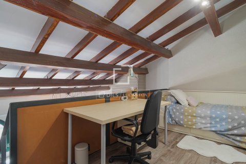 Villa for sale in El Masnou, Barcelona, Spain 6 bedrooms, 289 sq.m. No. 150871 - photo 9