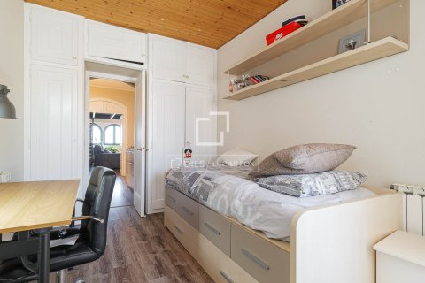 Villa for sale in El Masnou, Barcelona, Spain 6 bedrooms, 289 sq.m. No. 150871 - photo 11