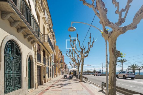 Villa in El Masnou, Barcelona, Spain 6 bedrooms, 289 sq.m. No. 150871