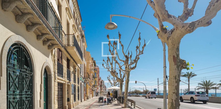 Villa in El Masnou, Barcelona, Spain 6 bedrooms, 289 sq.m. No. 150871