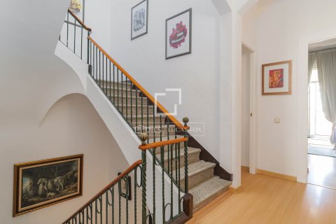 Villa for sale in El Masnou, Barcelona, Spain 6 bedrooms, 289 sq.m. No. 150871 - photo 19