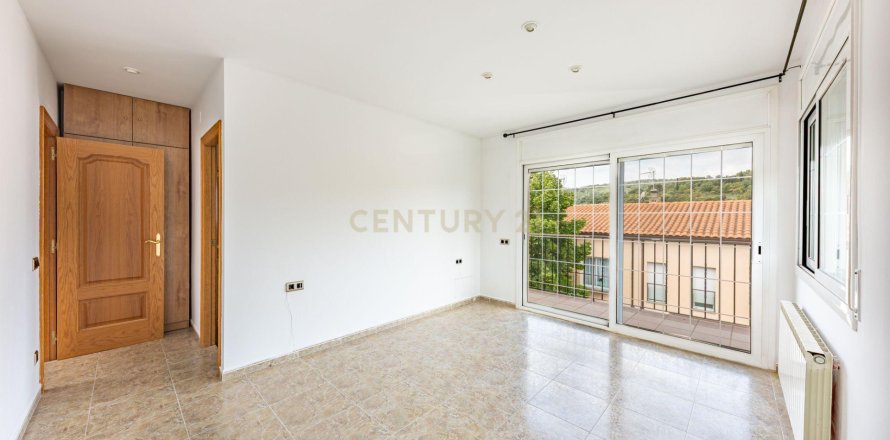 Hus i Sentmenat, Barcelona, Spanien 6 sovrum, 245 kvm. Nr. 168070