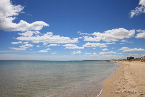 Radhus till salu i La Marina, Alicante, Spanien 3 sovrum, 99 kvm. Nr. 146785 - foto 10