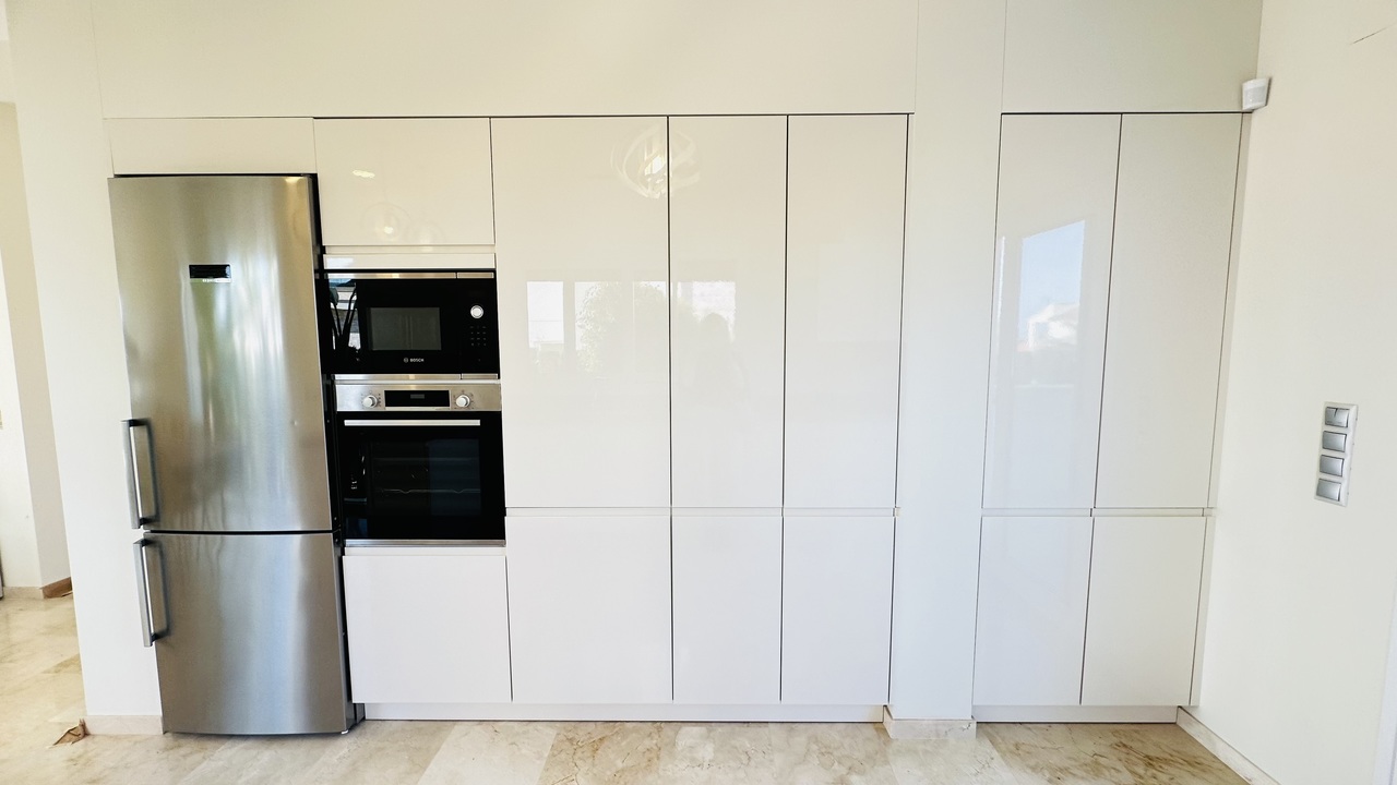 Villa in La Zenia, Alicante, Spain 5 bedrooms, 306 sq.m. No. 146396