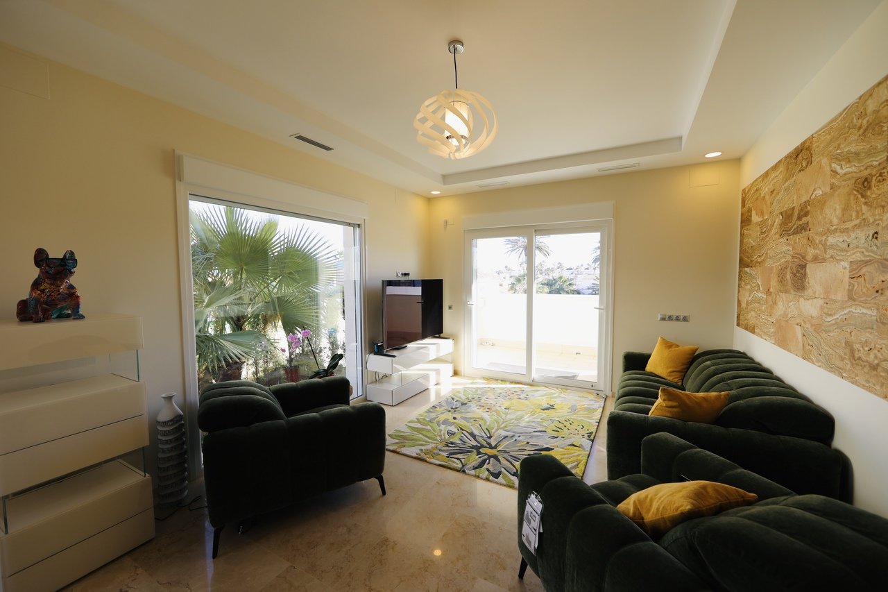Villa in La Zenia, Alicante, Spain 5 bedrooms, 306 sq.m. No. 146396
