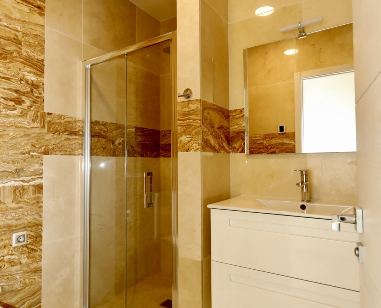 Villa in La Zenia, Alicante, Spain 5 bedrooms, 306 sq.m. No. 146396