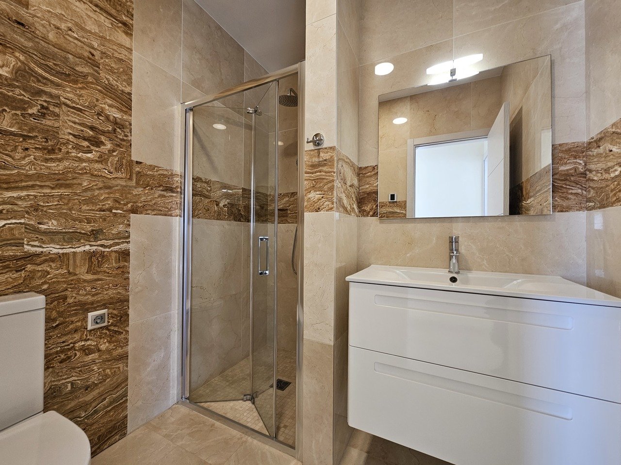 Villa in La Zenia, Alicante, Spain 5 bedrooms, 306 sq.m. No. 146396