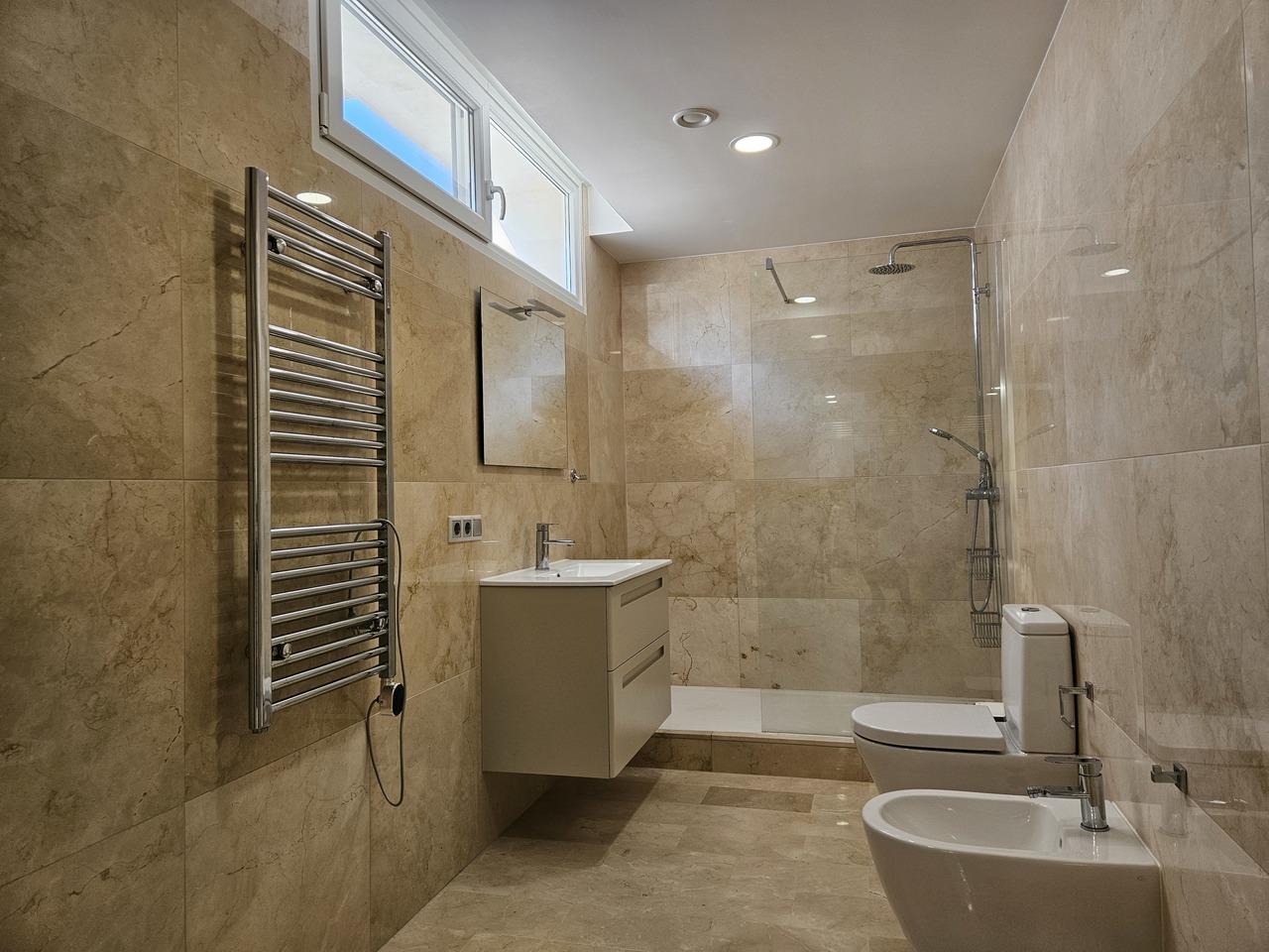 Villa in La Zenia, Alicante, Spain 5 bedrooms, 306 sq.m. No. 146396