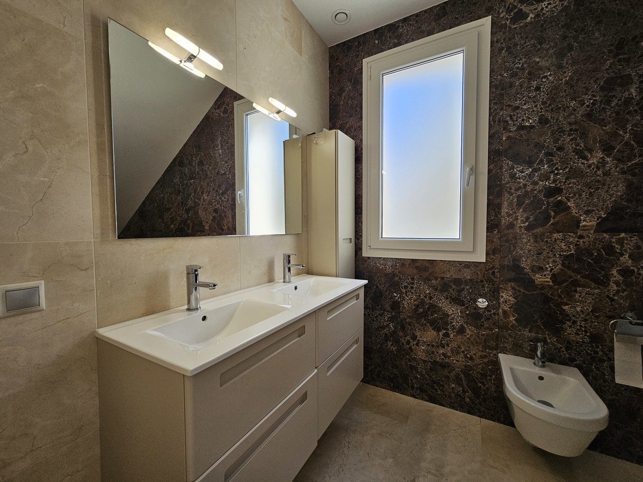 Villa in La Zenia, Alicante, Spain 5 bedrooms, 306 sq.m. No. 146396