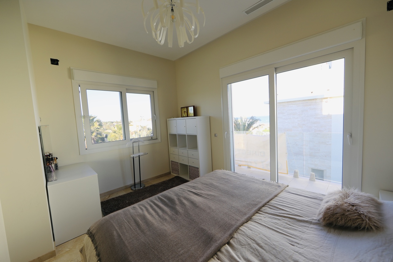 Villa in La Zenia, Alicante, Spain 5 bedrooms, 306 sq.m. No. 146396