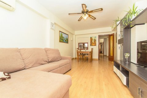 Apartment à Torrevieja, Alicante, Espagne 3 chambres,  No. 146395