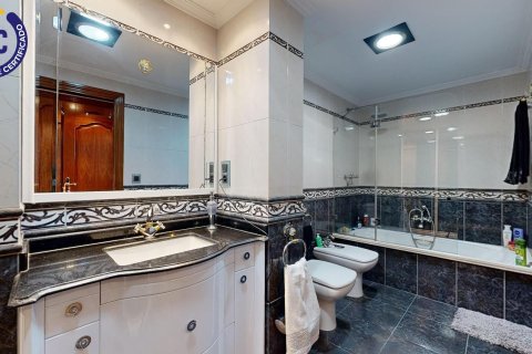 Apartment for sale Valencia, Spain 3 bedrooms, 165 sq.m. No. 133340 - photo 7