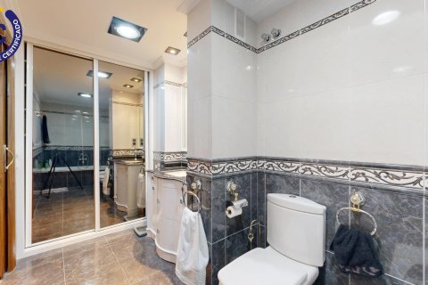 Apartment for sale Valencia, Spain 3 bedrooms, 165 sq.m. No. 133340 - photo 21